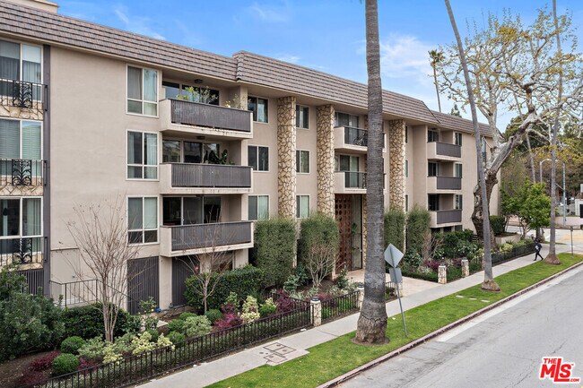 Foto del edificio - 809 S Bundy Dr