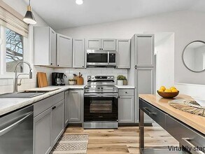 Building Photo - 252-254 Aristocrat Dr