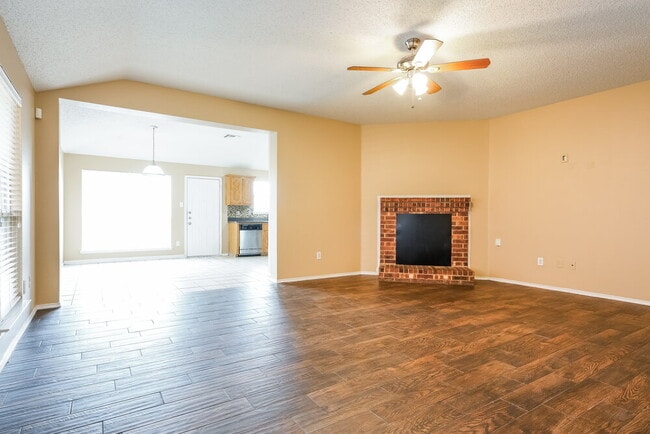 Building Photo - 705 Pine Hollow Dr
