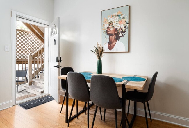 Foto del edificio - 2724 W Division St