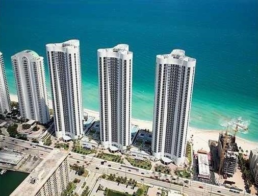 Building Photo - 16001 Collins Ave