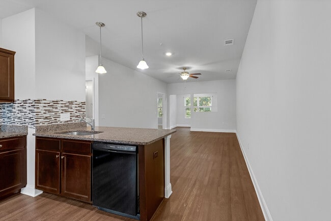 Building Photo - Hickory Grove Apartments