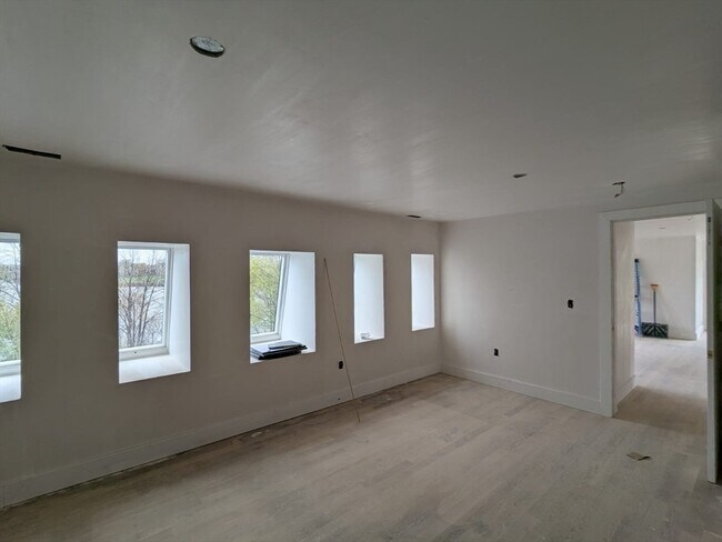 Building Photo - 105 Shore Dr