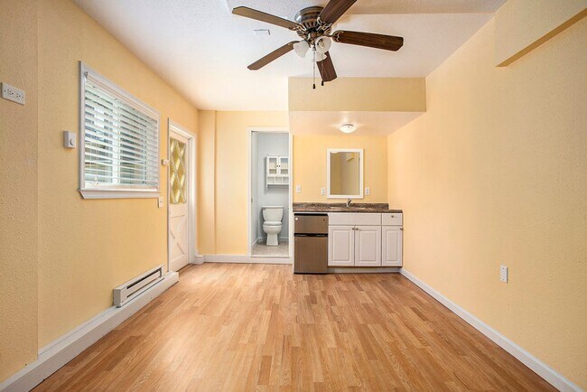 Building Photo - 1347 Park Ave