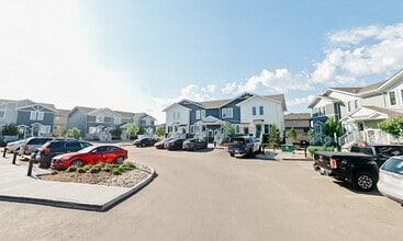 Building Photo - Maple Crest