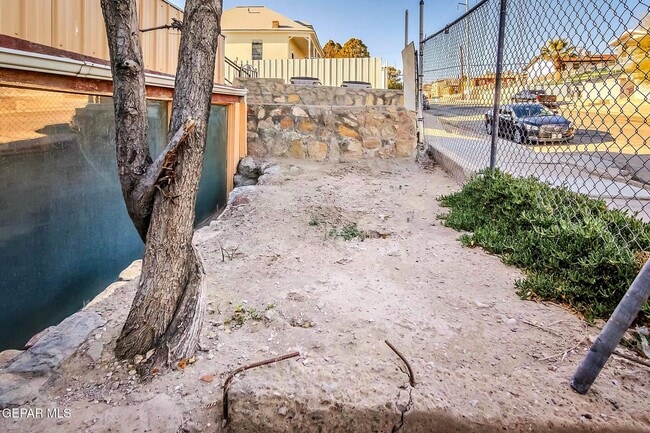 Building Photo - 619 E Nevada Ave