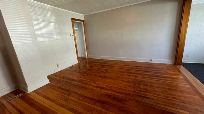 Building Photo - 6 Grant St