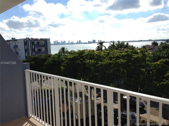 Foto principal - 1801 S Treasure Dr