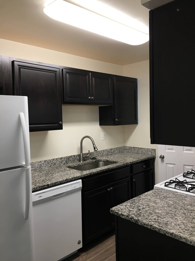 Primary Photo - 7701 Arehart Dr