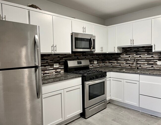 Building Photo - 1422 S Avers Ave