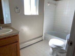 Building Photo - 38584 Meadowdale St