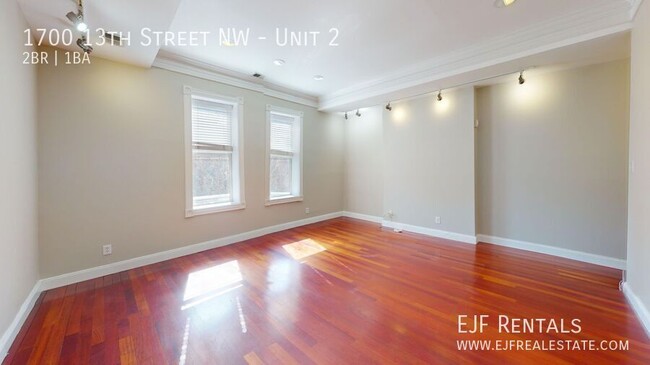 Foto del edificio - Logan Circle Two Bedroom/One Bathroom In D...