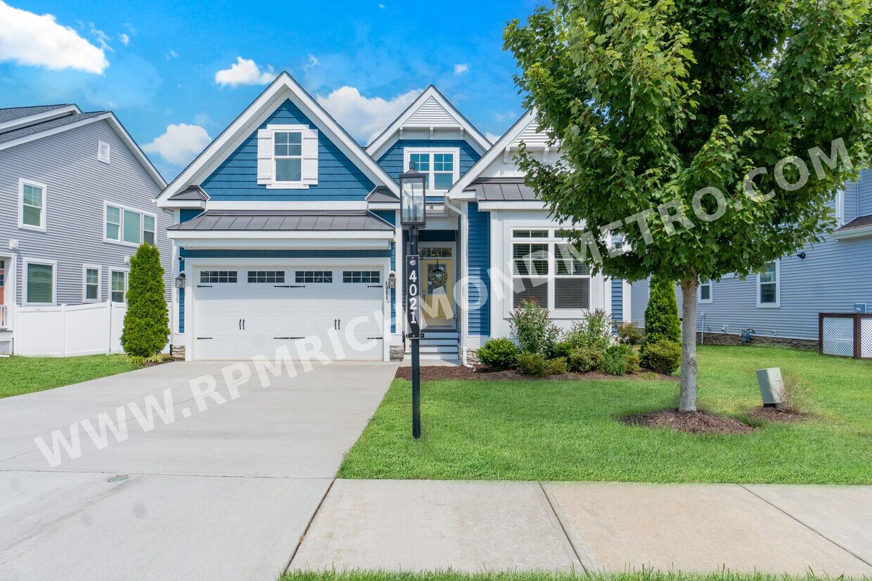 Primary Photo - Stunning 5 Bedroom 3 Full Bath home in Riv...