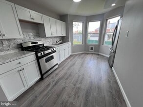 Building Photo - 307 Fairview St