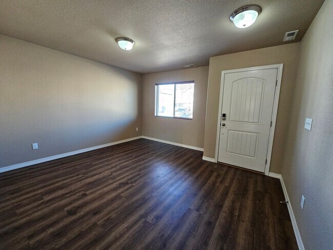 Foto del edificio - 3 Bed 3 bath house in 80911!