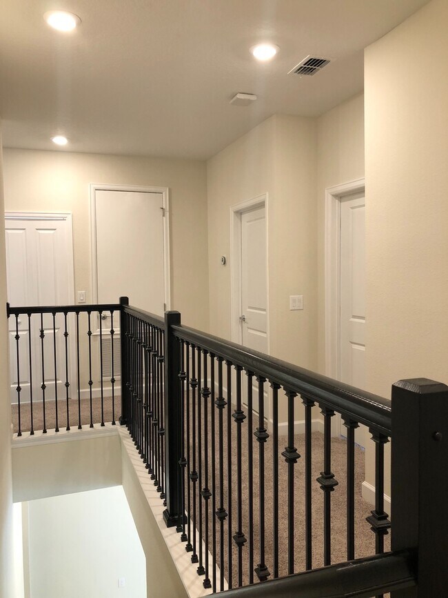 Building Photo - Champions Gate 3 bed 2.5 bath Town home 12...