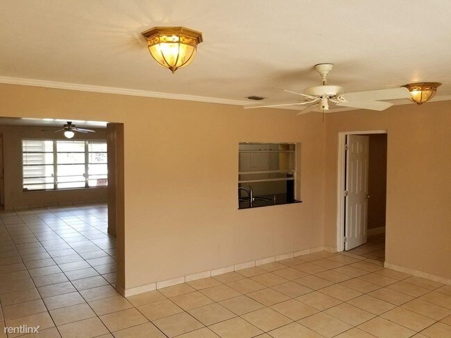 Building Photo - 4 br, 2.5 bath House - 12030 NW 29th Mnr