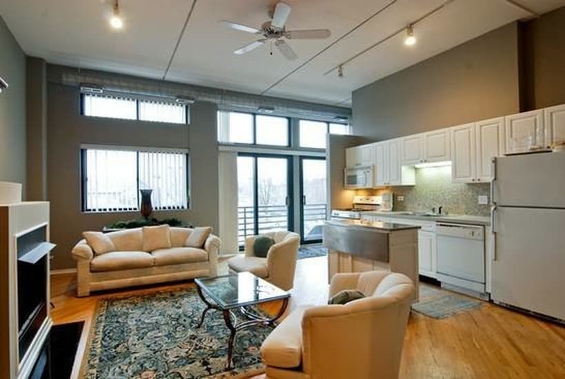 Open Floor Plan Living Room and Kitchen - 2012 West Saint Paul Avenue