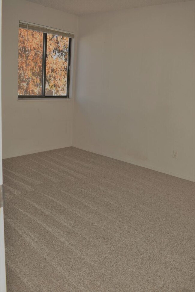 Building Photo - 2 br, 2 bath House - 1048 Townley Circle
