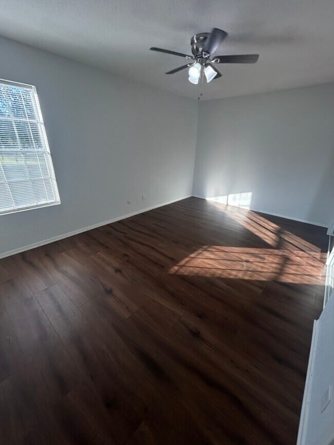 Building Photo - 5550 N Braeswood Blvd