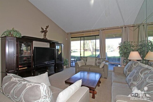 Building Photo - 40 Palma Dr