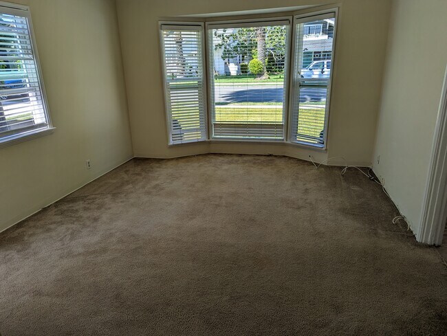 sala de estar - 1324 Cota Ave