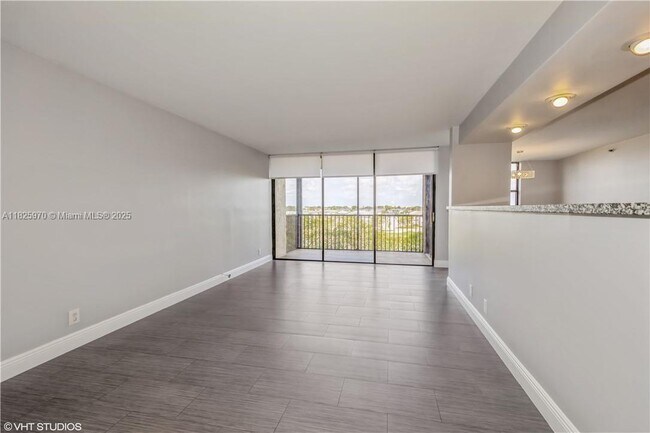 Building Photo - 105 Lake Emerald Dr