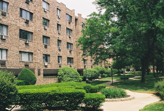Building Photo - 5306 N Cumberland Ave