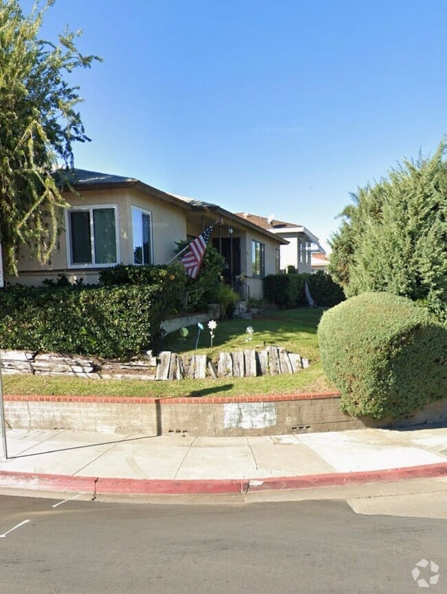 Building Photo - 6323-6325 Montezuma Rd