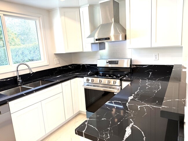 Building Photo - 3650 Hackett Ave