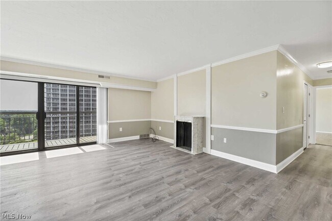 Foto del edificio - 12550 Lake Ave