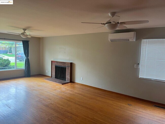 Foto del edificio - 161 Sequoia Dr