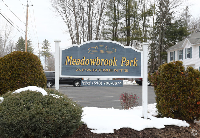 Foto del edificio - Meadowbrook Park Apartments