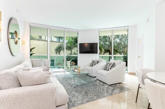 Building Photo - 347 N New River Dr E