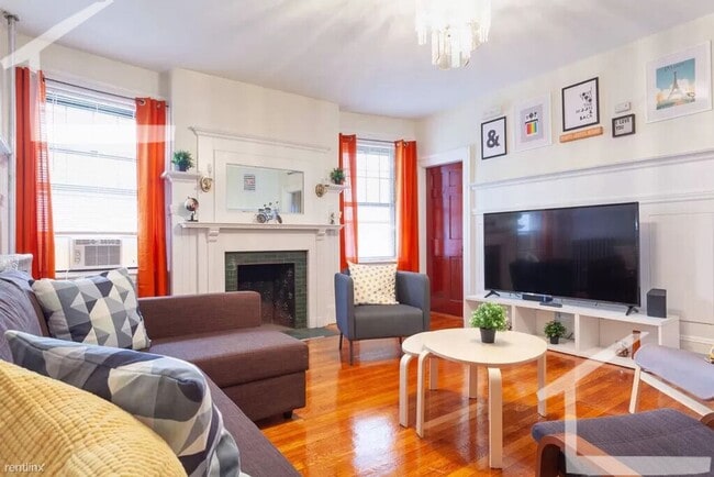 Building Photo - Charming 4 Bedroom-No Broker Fee