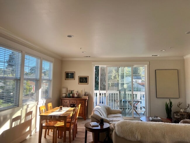 Building Photo - 399 Foothill Blvd