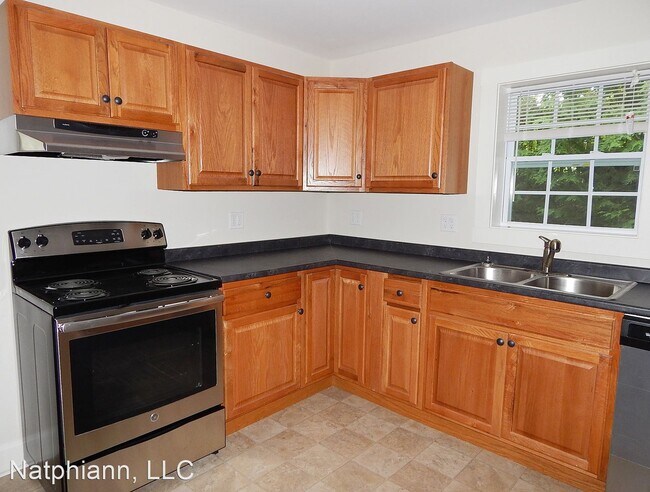 Building Photo - 3 br, 1 bath House - 23 Davis St