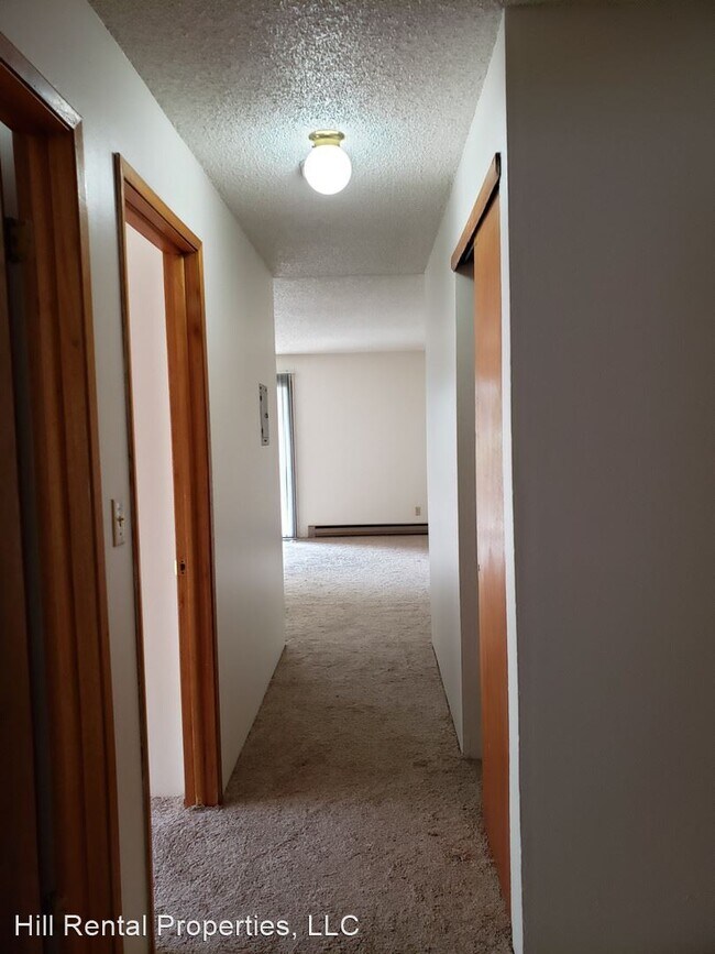 Building Photo - 2 br, 1 bath Apartment - 215 E Henley St.