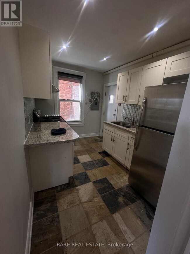 Building Photo - 196 Robert St