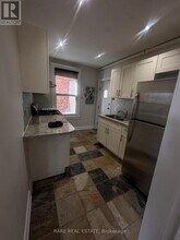 Building Photo - 196 Robert St