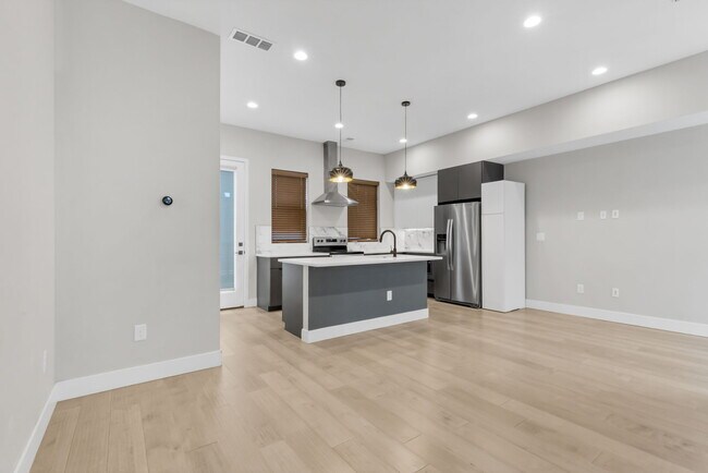 Photo - 635 Inca St Townhome