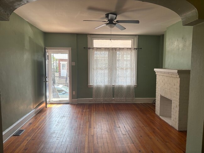 Living Room - 4013 Dexter St