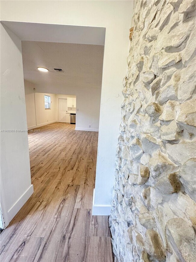 Building Photo - 6040 SW 35th St