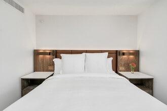 Building Photo - 1300 Lamar St