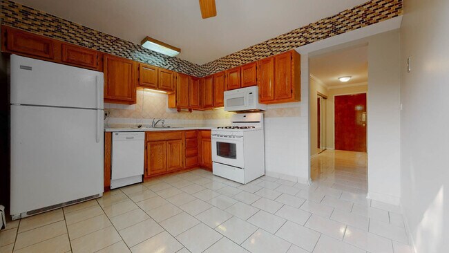 Building Photo - 1301 S Finley Rd