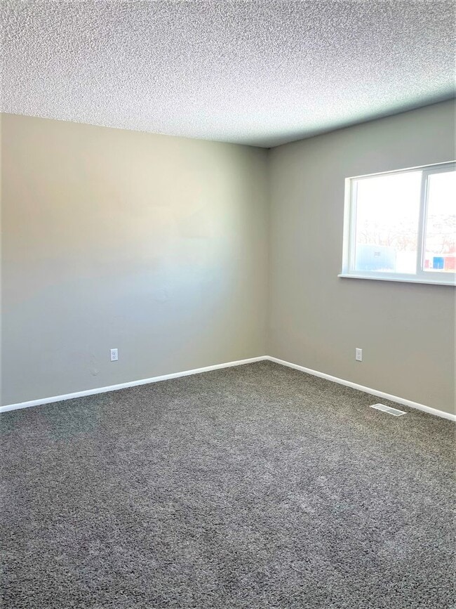 Building Photo - Cute 2 Bedroom Home for Rent on Provincial