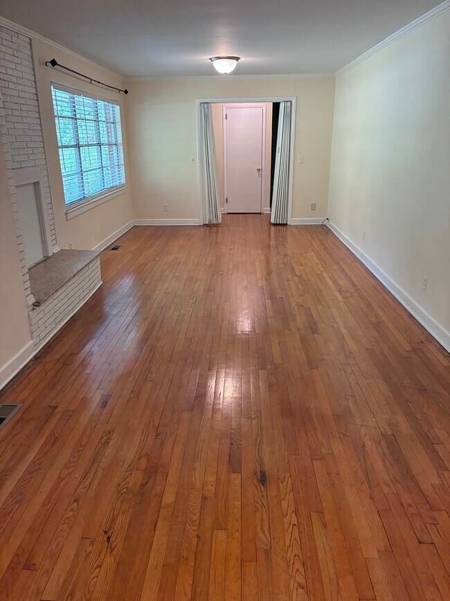 Foto del edificio - 3649 Pineview Cir