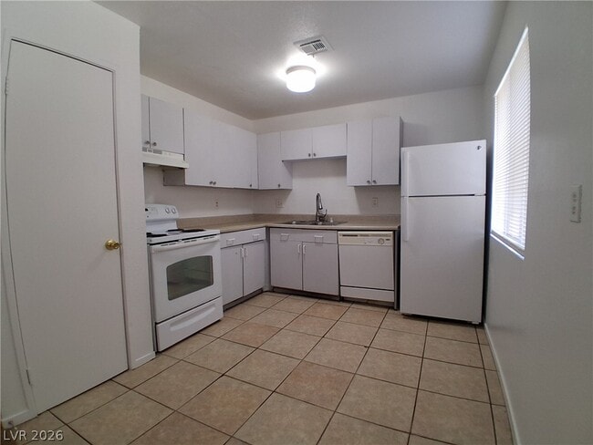Building Photo - 1333 Kari Lee Ct