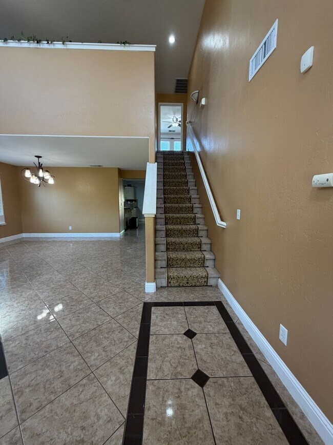 Building Photo - 6253 E Hampton Way