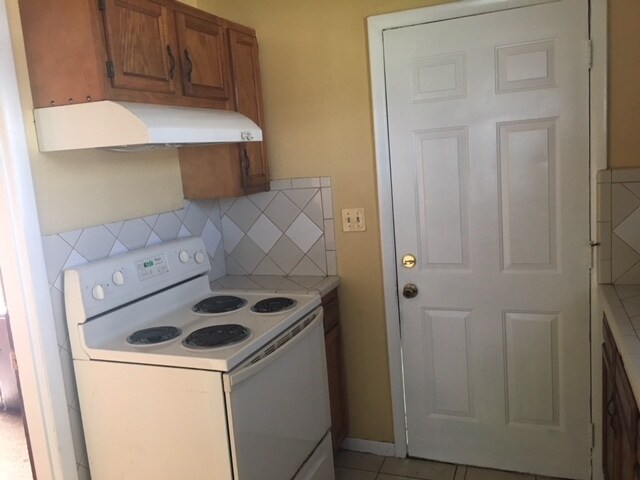 cocina - 8034 Wakefield Ave